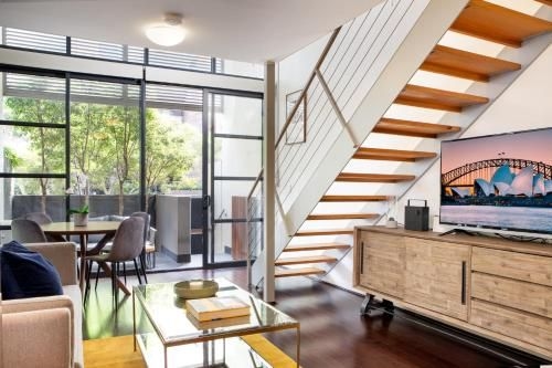 Elegant Loft Perfect for Inner City Explorers0