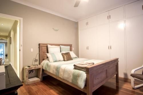 Mullaloo B & B4