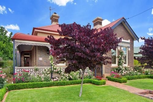 Loloma Bed and Breakfast0