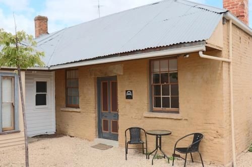 Robinson Cottage2