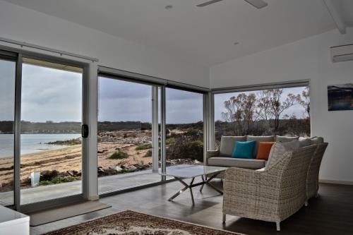 บีชไซด์ (Beachside Coffin Bay)0