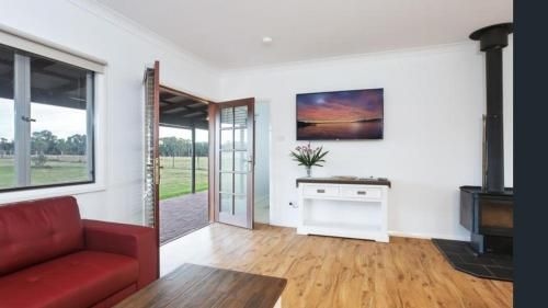 Lovedale Red Gum Cottage3