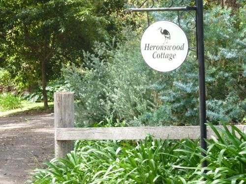 Heronswood Cottage4