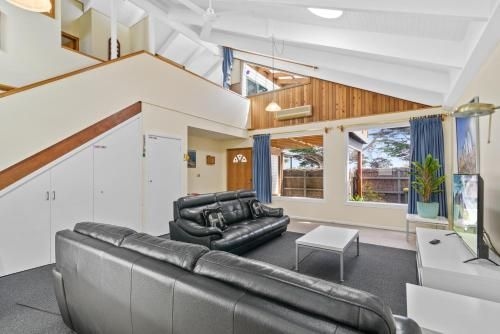 Black Dolphin Waterfront Townhouse - Bay Views0