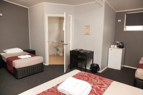 Royal Hotel Singleton2
