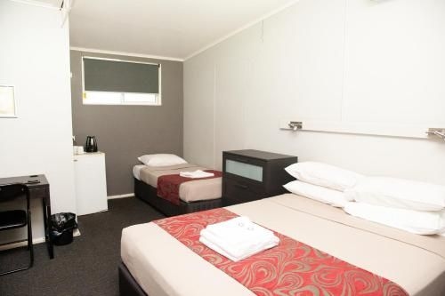 Royal Hotel Singleton3