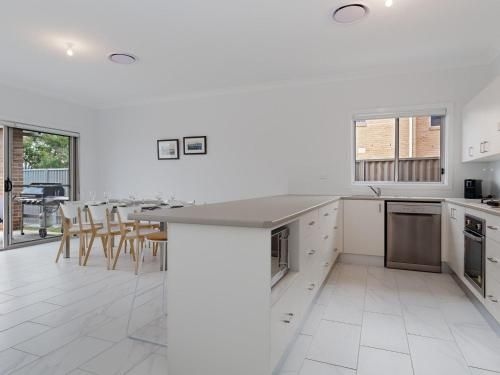 5B BENT STREET - LARGE HOUSE WITH DUCTED AIR CON, WIFI & FOXTEL (5B Bent Street-Large House)3