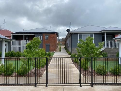 Kirsten Accommodation Parkes (Clarinda Street Apartments)1