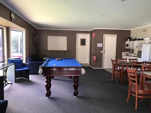 Rosebud Motel2