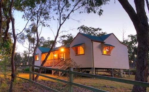 Accommodation Creek Cottages & Sundown View Suites0