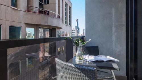 Oaks Melbourne on William Suites2