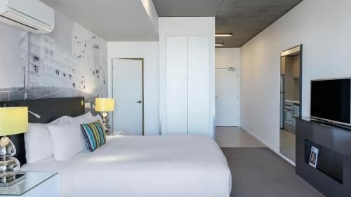 Oaks Melbourne on William Suites4