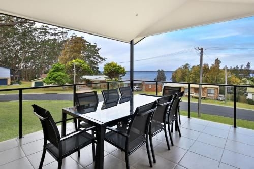 Panorama @ the Lake - Pet Friendly - 15 Mins to Hyams Beach (Panorama @ The Lake - Pet Friendly - 15 Mins To Hyams Beach)0