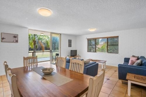 2/56 Lawson Street@Clarkes Beach2