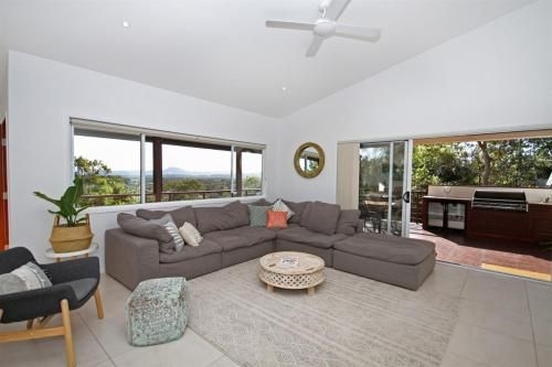 STUNNING HOME WITH SPECTACULAR VIEWS AND CLOSE TO THE BEACH (Stunning Home With Spectacular Views And Close To The Beach)3
