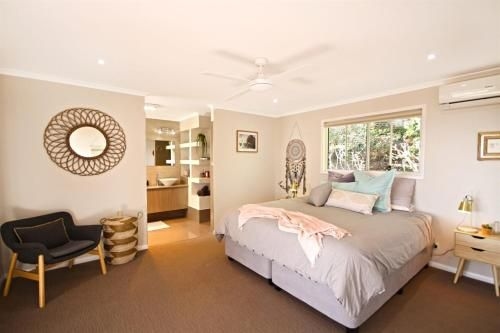 STUNNING HOME WITH SPECTACULAR VIEWS AND CLOSE TO THE BEACH (Stunning Home With Spectacular Views And Close To The Beach)2