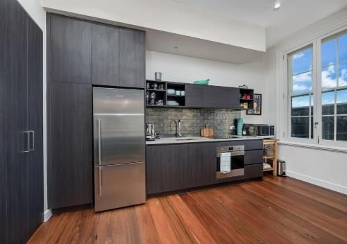 Inner-City apartment minutes walk to dining hubs (Inner-City Apartment minutes walk to Dining Hubs)4