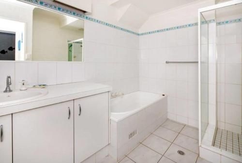 Kendall Beach Apartments 5 - Belongil Beach2