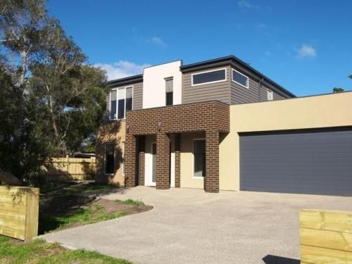 Modern Beachside 5 Bedrooms0