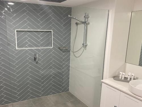 3br Broadbeach Lakefront Apartment3