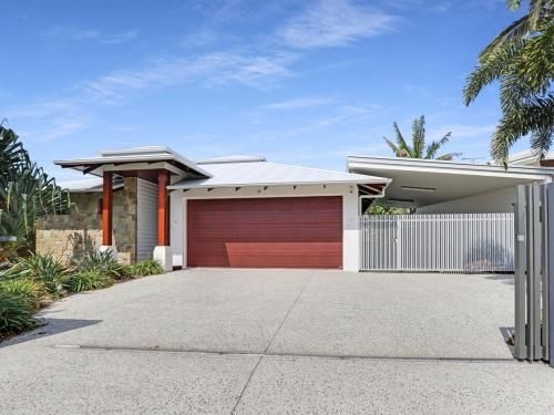 Waterfront Home Bordering Mooloolaba4
