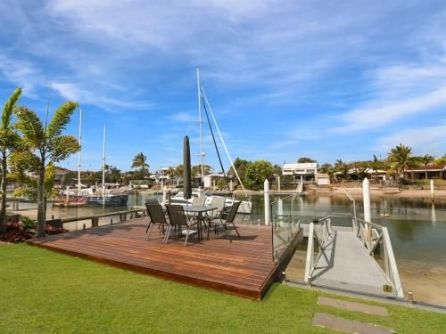 Waterfront Home Bordering Mooloolaba3