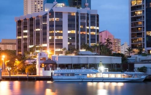 Tiki Hotel Apartments Surfers Paradise2