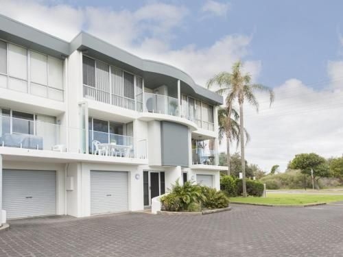 9 Cirrus @ Fingal Bay0