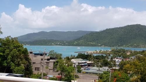 Beach House on Begley - Airlie Beach Central1