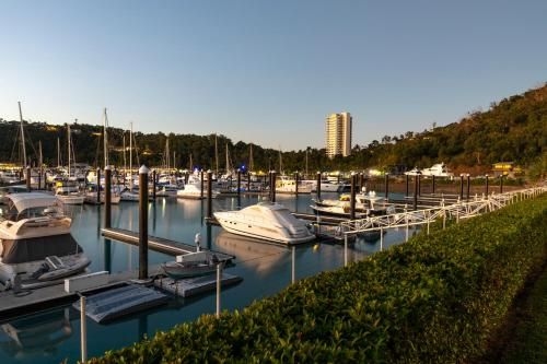 Pavillions 12 - Waterfront Spacious 4 Bedroom With Own Inground Pool And Golf Buggy1