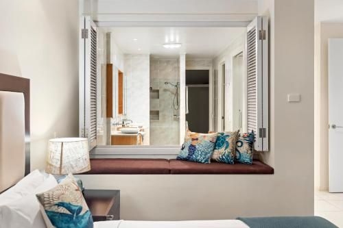 Pavillions 12 - Waterfront Spacious 4 Bedroom With Own Inground Pool And Golf Buggy2