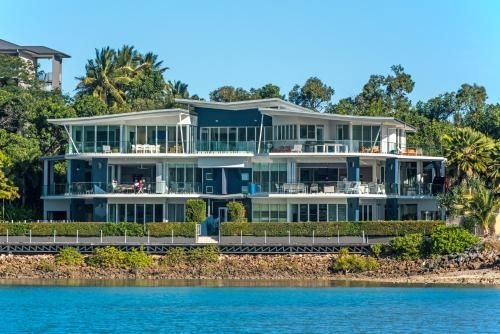 Pavillions Penthouse 25 - 4 Bedroom Luxury Ocean View Hamilton Island4