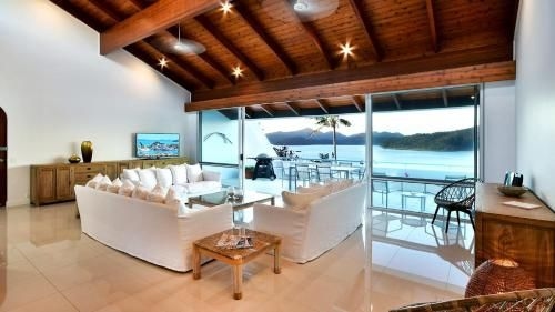 Bella Vista E9 - Ocean View Spacious 2 Bedroom with golf buggy1