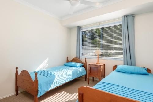 12 Ibis Court - Highset Beach House With Natural Bushland Gardens And Covered Decks1