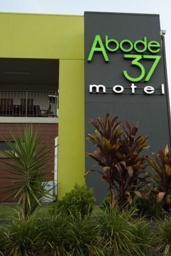 Abode37 Motel Emerald1