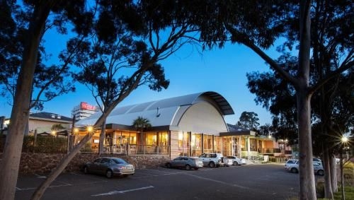 Nightcap at Shoppingtown Hotel4