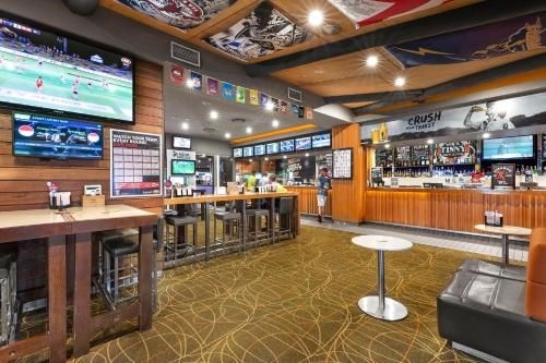 Nightcap at Hinterland Hotel Nerang (Hinterland Hotel Nerang)2