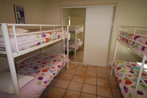 20 Orania Court - Two Storey Family Home With Swimming Pool, Patio & Large Deck. Pet Friendly1