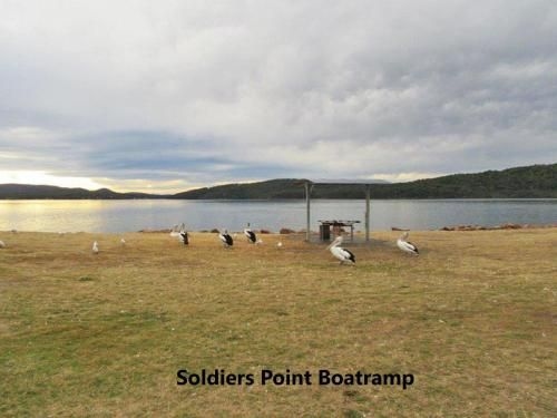 13 'Harbourside', 3-7 Soldiers Point Road - fantastic waterfront unit4