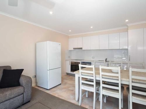2 'Hibiscus Court' 9 Government Road - fantastic air conditioned 3 bedroom unit2