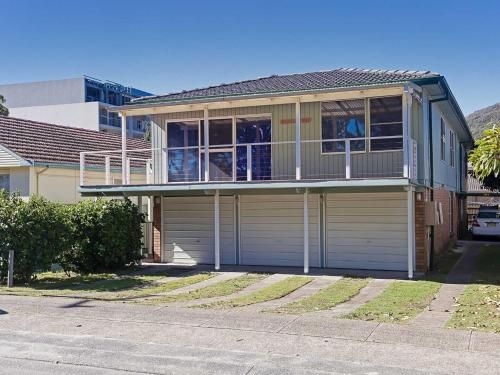 2 'Hibiscus Court' 9 Government Road - fantastic air conditioned 3 bedroom unit1