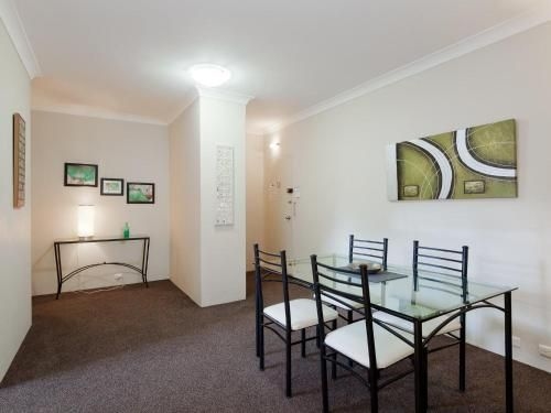 2 'Bronte Court' 17 Magnus Street - air con, complex pool and centrally located4