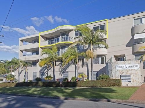 11 'Bayview Apartment' 42 Stockton Street - right in the CBD of Nelson Bay with water views4
