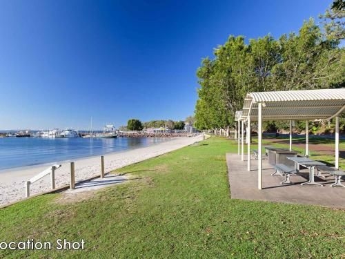 3 'Paradiso', 4 Laman Street - aircon, pool, heart of town, water views2