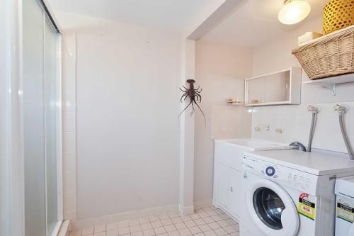 Birubi Beach House' 14 Campbell Avenue - fantastic house and close to the surf beach3