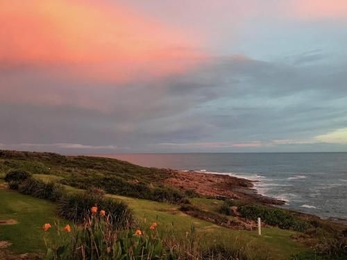 Ocean Views' 4 Ocean Street - air conditioned luxury with beautiful ocean views4