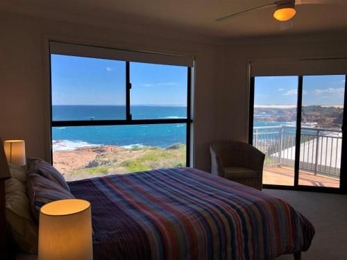 Ocean Views' 4 Ocean Street - air conditioned luxury with beautiful ocean views2