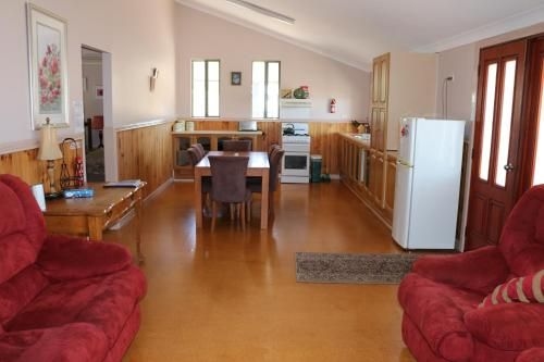 Kendenup Cottages and Lodge4