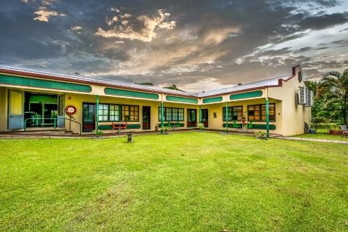 Tropical Lodge2