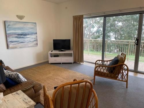 1 'Fiddlers Green' 62 Magnus Street - ground floor unit close to CBD4